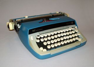 Old Vtg 1970s Smith Corona Galaxie Twelve Typewriter Portable W/case Great