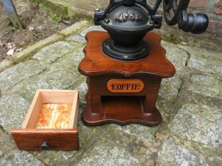 coffee mill coffee grinder with Wheel ca 1960 - 1975 Holland Netherlands 4
