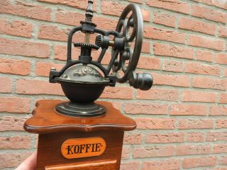 coffee mill coffee grinder with Wheel ca 1960 - 1975 Holland Netherlands 6