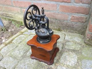 coffee mill coffee grinder with Wheel ca 1960 - 1975 Holland Netherlands 9