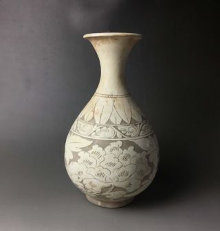 Rare Chinese porcelain Cizhou kiln carved flower design vase 2