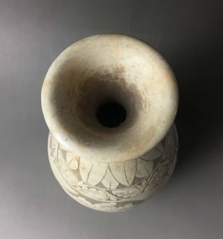 Rare Chinese porcelain Cizhou kiln carved flower design vase 3