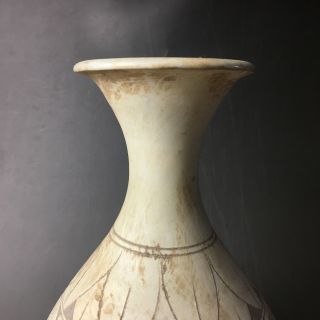 Rare Chinese porcelain Cizhou kiln carved flower design vase 4