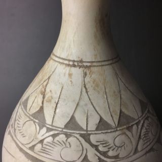 Rare Chinese porcelain Cizhou kiln carved flower design vase 5