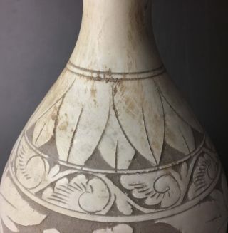 Rare Chinese porcelain Cizhou kiln carved flower design vase 6