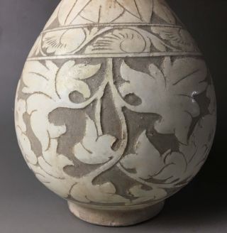 Rare Chinese porcelain Cizhou kiln carved flower design vase 8