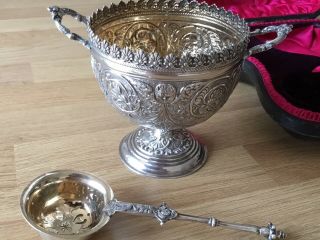 Victorian Boxed Silver Strawberry Dish/Bowl and Spoon,  Mappin & Webb 1898 3
