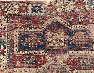 AN AUTHENTIC ANTIQUE HAND MADE CAUCASIAN TRIBAL RUG 11