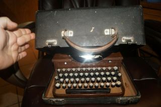 Vintage 1930s Royal HTF WOODY FINISH Portable Typewriter W/ Case 3