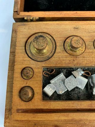 VINTAGE ANTIQUE BRASS BALANCE SCALE WEIGHTS IN WOOD BOX 2