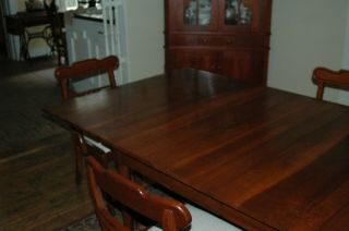 Willett Wildwood Cherry Gate legged expanding Dining Table with six chairs 4