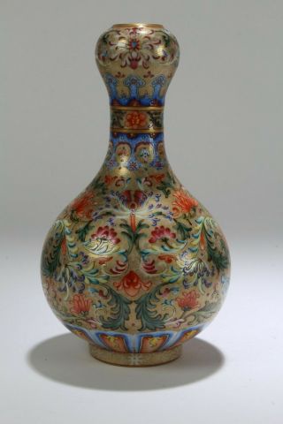 A Chinese Garlic - Head Detailed Porcelain Fortune Vase