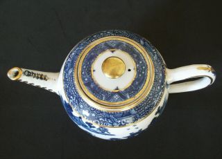 CHINESE 18th C QIANLONG BLUE AND WHITE PAGODA PORCELAIN TEAPOT VASE 10