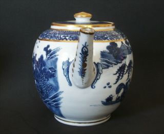 CHINESE 18th C QIANLONG BLUE AND WHITE PAGODA PORCELAIN TEAPOT VASE 3