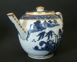 CHINESE 18th C QIANLONG BLUE AND WHITE PAGODA PORCELAIN TEAPOT VASE 4