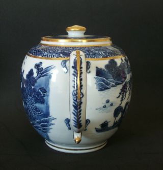 CHINESE 18th C QIANLONG BLUE AND WHITE PAGODA PORCELAIN TEAPOT VASE 8
