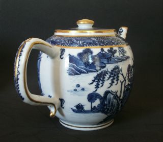 CHINESE 18th C QIANLONG BLUE AND WHITE PAGODA PORCELAIN TEAPOT VASE 9
