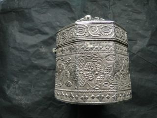 BOX STERLING SILVER OCTAGONAL CHASED & ENGRAVED C.  1880 MIDDLE EAST ANTIQUE 3