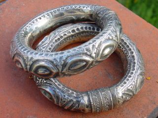 2 A Pair Silver ?antique Anklets Jewelry With Rattle Inside India ? Hg