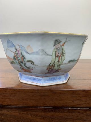 antique chinese famille rose bowl with eight figures 2