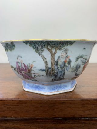 antique chinese famille rose bowl with eight figures 3