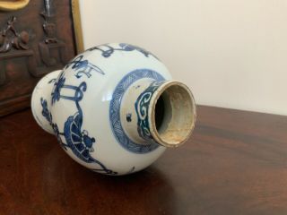 Fine kangxi period deep cobalt blue and white baluster vase. 11