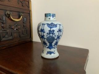 Fine kangxi period deep cobalt blue and white baluster vase. 4