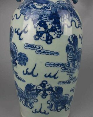Antique Chinese porcelain Green beans Lion print Bilateral ears vase 2