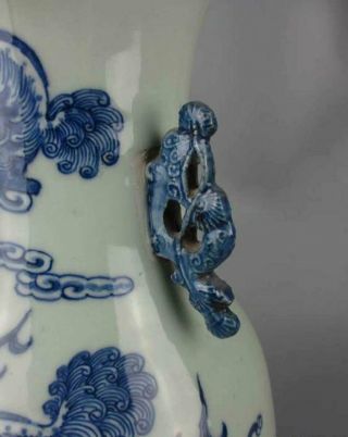 Antique Chinese porcelain Green beans Lion print Bilateral ears vase 3