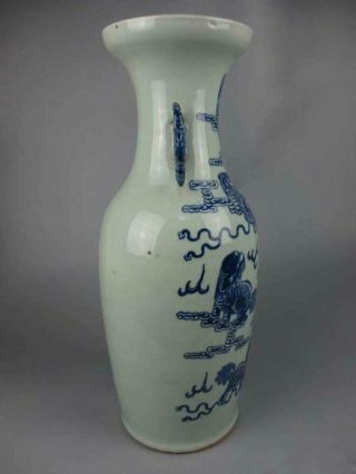 Antique Chinese porcelain Green beans Lion print Bilateral ears vase 6