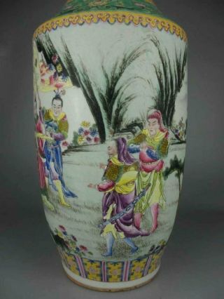 A Large Chinese porcelain famille verte Figure pattern Vase 61cm 2