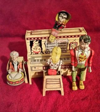 Vintage 1945 Unique Art Lil Abner And Dogpatch Band Tin Wind - Up Toy