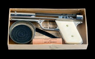 Vintage.  1937 Sharpshooter Bulls Eye Bullseye Mfg Co Metal Pistol Gun Orig W/box