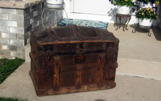 Antique Victorian Domed Top Steamer Trunk Chest treasure Stagecoach Chest 1800 ' s 2