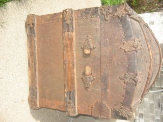 Antique Victorian Domed Top Steamer Trunk Chest treasure Stagecoach Chest 1800 ' s 6