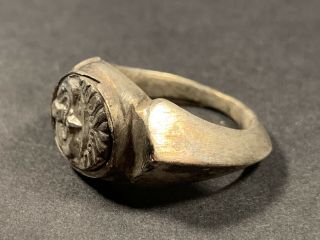 ANCIENT ROMAN SILVER LEGIONARY RING WITH LEADING SLAVE MASK INSERT C.  100 - 200BC 3