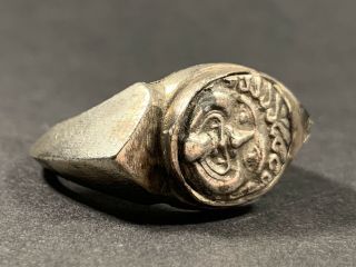 ANCIENT ROMAN SILVER LEGIONARY RING WITH LEADING SLAVE MASK INSERT C.  100 - 200BC 4