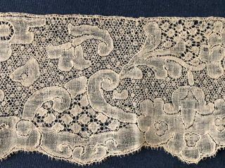 Early 1700s Mechlin Bobbin Lace With Snow / Perdrix And Fancy Fills