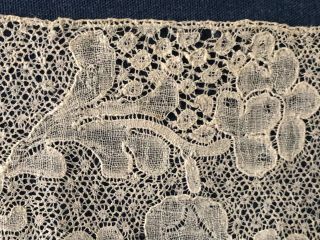 Early 1700s Mechlin bobbin lace with snow / perdrix and fancy fills 5