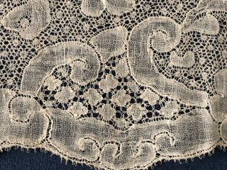 Early 1700s Mechlin bobbin lace with snow / perdrix and fancy fills 6
