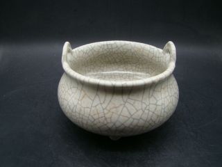Chinese 19th Century Crack Glazed Porcelain Tripod Censer U8315