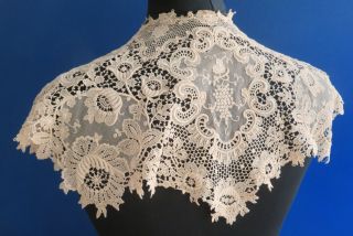 A Victorian Schiffli Lace Collar With Long Lappet Front