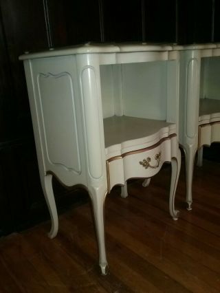 Vtg Pair French Provincial Cabinet Nightstands End Tables w Drawers & Glass Tops 6