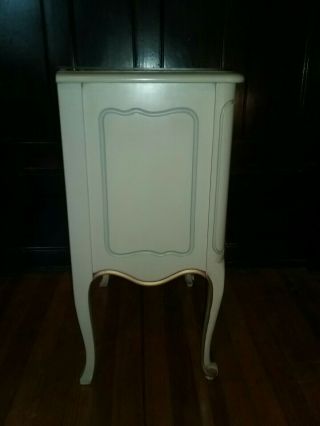Vtg Pair French Provincial Cabinet Nightstands End Tables w Drawers & Glass Tops 7
