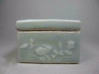 Antique Chinese porcelain 19th Green beans and white Decorative pattern box 2