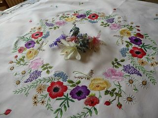 VINTAGE HAND EMBROIDERED TABLECLOTH - STUNNING FLOWER CIRCLE - SO LOVELY 2
