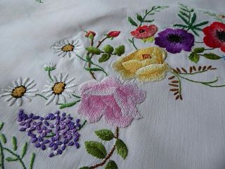 VINTAGE HAND EMBROIDERED TABLECLOTH - STUNNING FLOWER CIRCLE - SO LOVELY 3