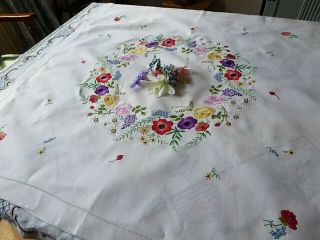 VINTAGE HAND EMBROIDERED TABLECLOTH - STUNNING FLOWER CIRCLE - SO LOVELY 5