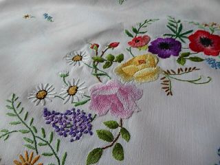 VINTAGE HAND EMBROIDERED TABLECLOTH - STUNNING FLOWER CIRCLE - SO LOVELY 6