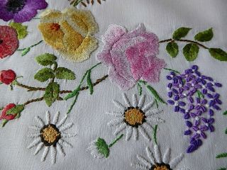 VINTAGE HAND EMBROIDERED TABLECLOTH - STUNNING FLOWER CIRCLE - SO LOVELY 9